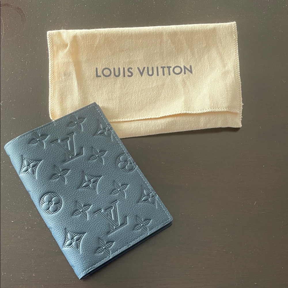 Louis Vuitton Embossed Blue Card Passport Holder - Picture 4 of 4